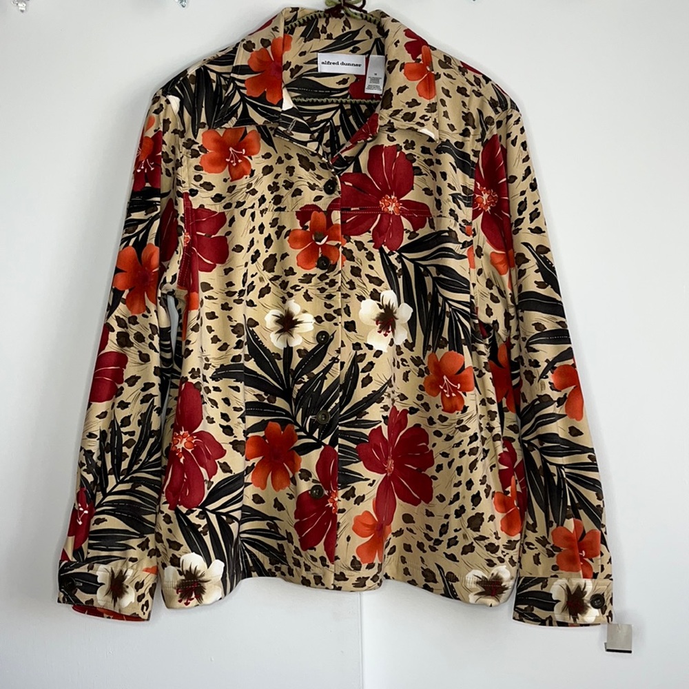 19. Floral print women’s button top